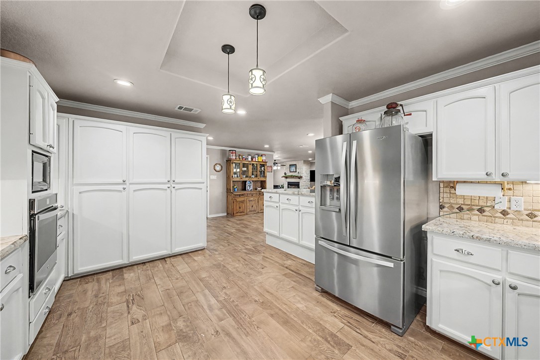 1601 Sunset Circle Cameron, TX 76520 - Photo 21 of 40 a kitchen with stainless steel appliances a refrigerator sink and cabinets