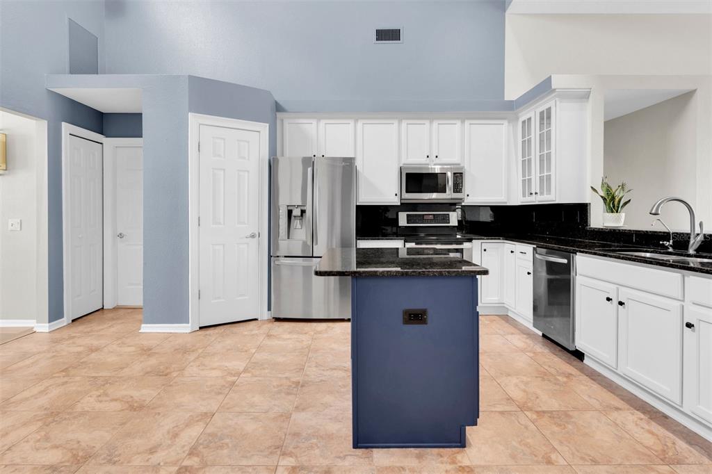 18808 Chaville Road Lutz, FL 33558 - Photo 16 of 46