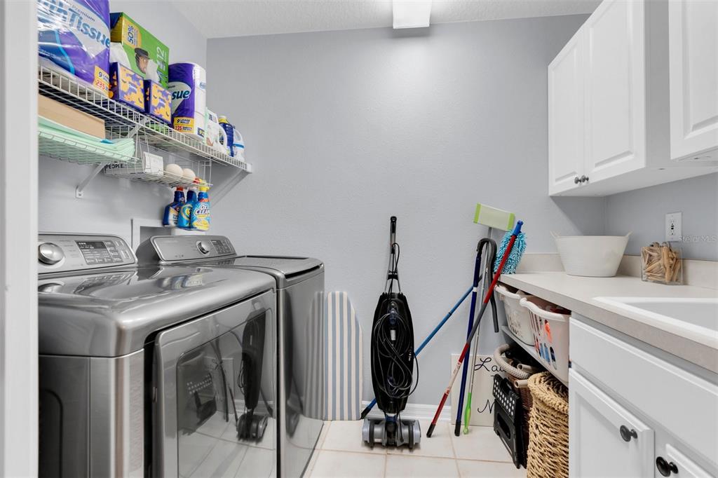 18808 Chaville Road Lutz, FL 33558 - Photo 28 of 46