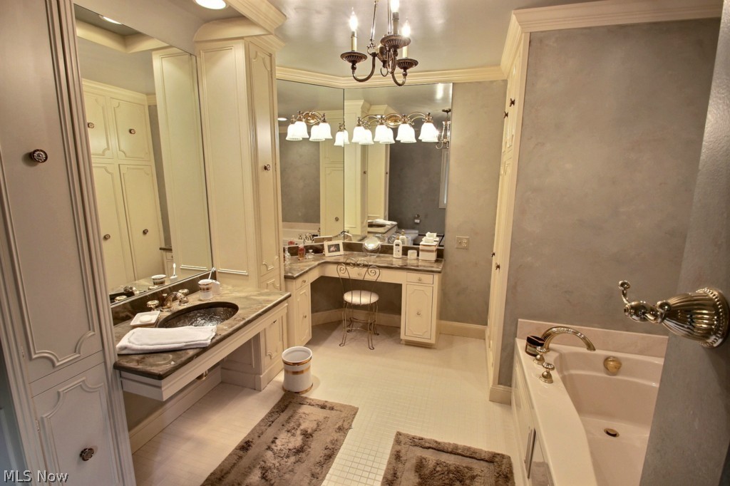 7450 Markell Road Willoughby, OH 44094 - Photo 12 of 25 Luxurious master bathroom