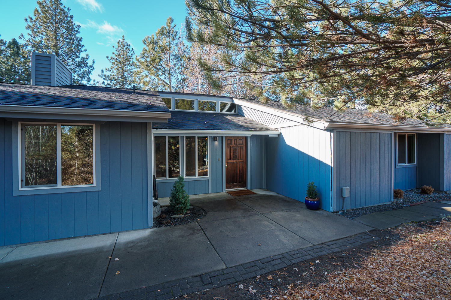 60849 Ruby Place Bend, OR 97702 - Photo 2 of 27 60849-010