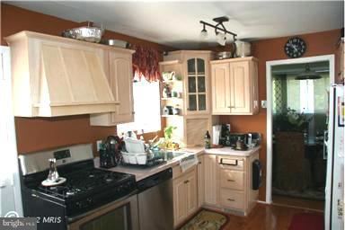 7408 Allmont Road Baltimore, MD 21244 - Photo 5 of 15 Kitchen