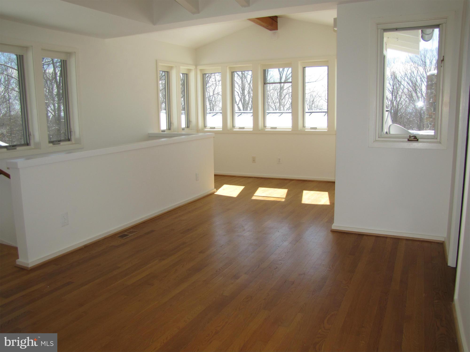 6219 Evergreen Mountain Road Broad Run, VA 20137 - Photo 16 of 29 Large upper landing