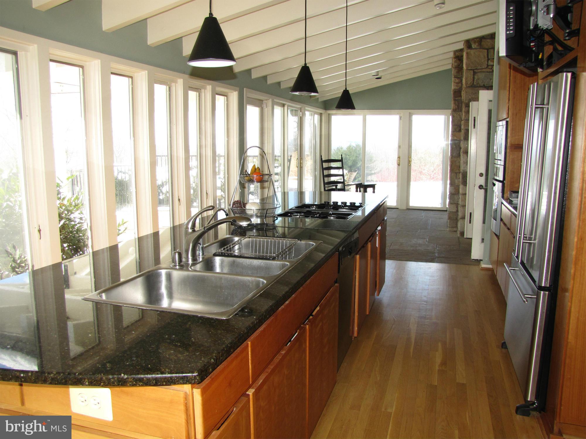 6219 Evergreen Mountain Road Broad Run, VA 20137 - Photo 6 of 29 Kitchen