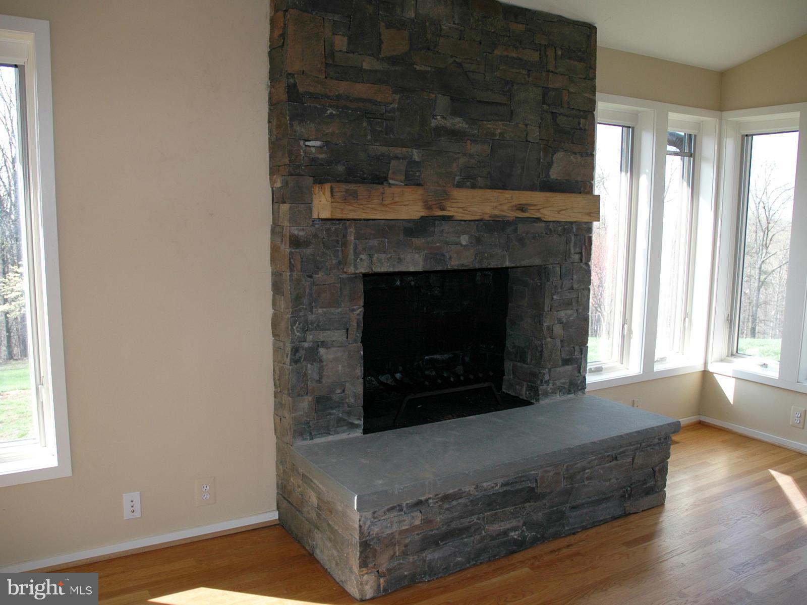 6219 Evergreen Mountain Road Broad Run, VA 20137 - Photo 10 of 29 Library