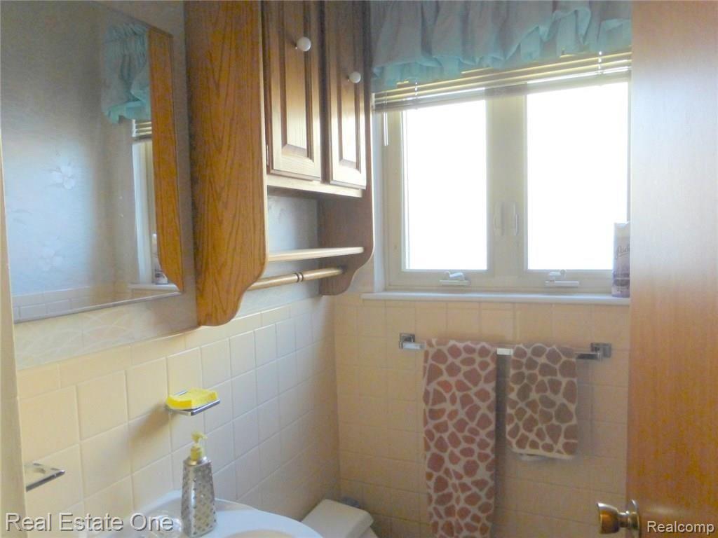 3939 Rolf Drive Warren, MI 48092 - Photo 21 of 31 P1030597.JPG