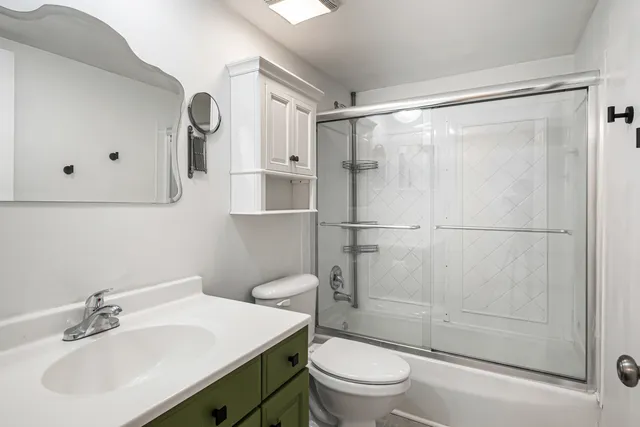 $215,000 | 1938 Huntington Boulevard, Hoffman Estates, IL 60169