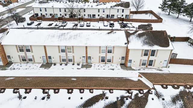 $215,000 | 1938 Huntington Boulevard, Hoffman Estates, IL 60169