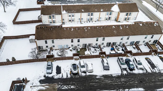 $215,000 | 1938 Huntington Boulevard, Hoffman Estates, IL 60169