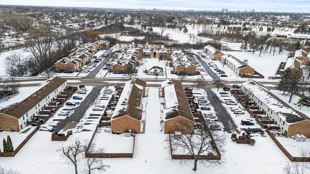 $215,000 | 1938 Huntington Boulevard, Hoffman Estates, IL 60169