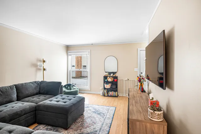 $215,000 | 1938 Huntington Boulevard, Hoffman Estates, IL 60169