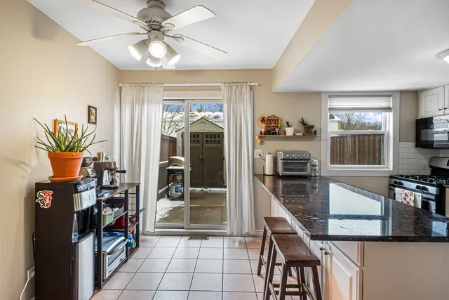 $215,000 | 1938 Huntington Boulevard, Hoffman Estates, IL 60169