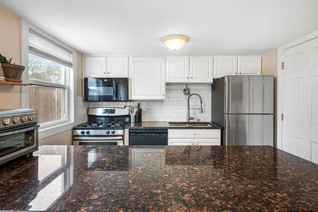 $215,000 | 1938 Huntington Boulevard, Hoffman Estates, IL 60169