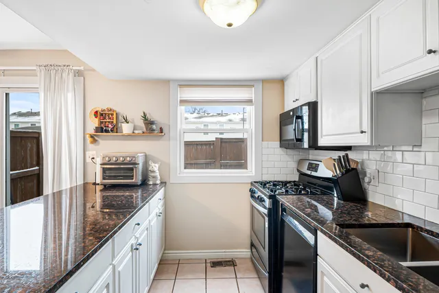 $215,000 | 1938 Huntington Boulevard, Hoffman Estates, IL 60169