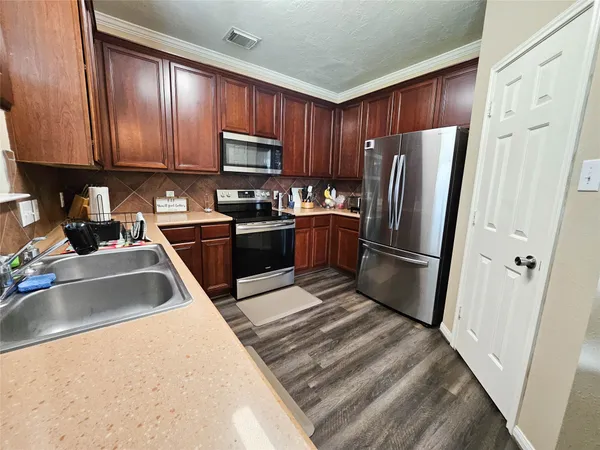 $275,000 | 1122 Chase Park Drive, Bacliff, TX 77518