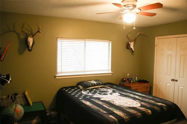 $270,000 | 1122 Chase Park Drive, Bacliff, TX 77518