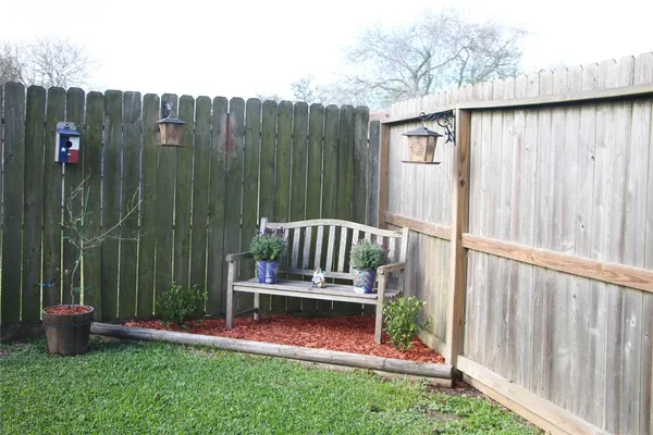 $270,000 | 1122 Chase Park Drive, Bacliff, TX 77518