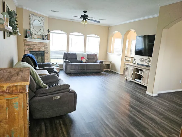 $275,000 | 1122 Chase Park Drive, Bacliff, TX 77518