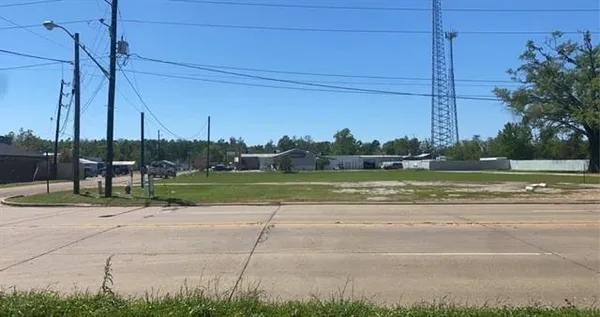 $215,000 | 421 Tunica Drive West, Marksville, LA 71351