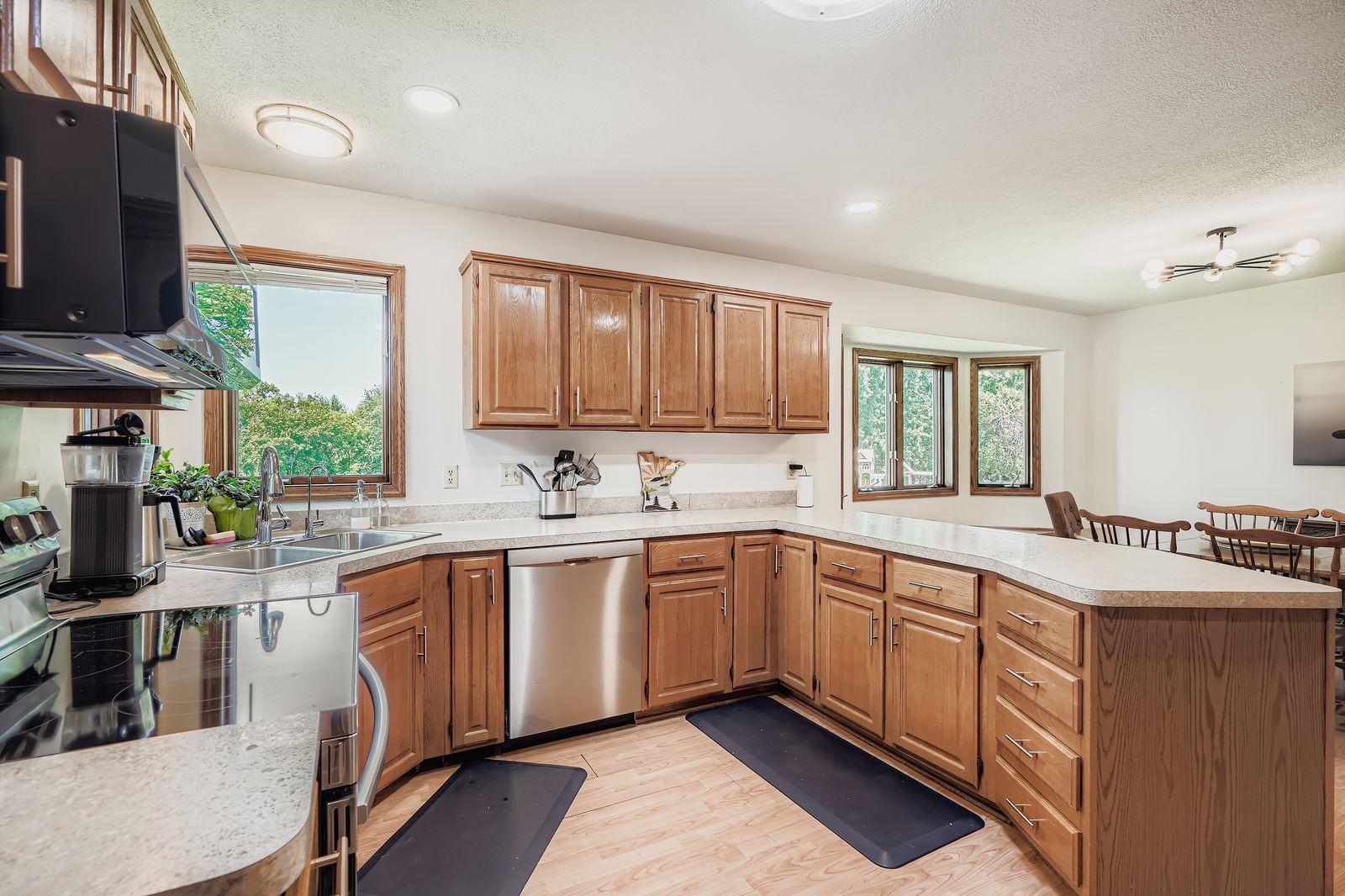 1710 Valley Ridge Trail South Chanhassen, MN 55317 - Photo 10 of 24 Gallery Image 10