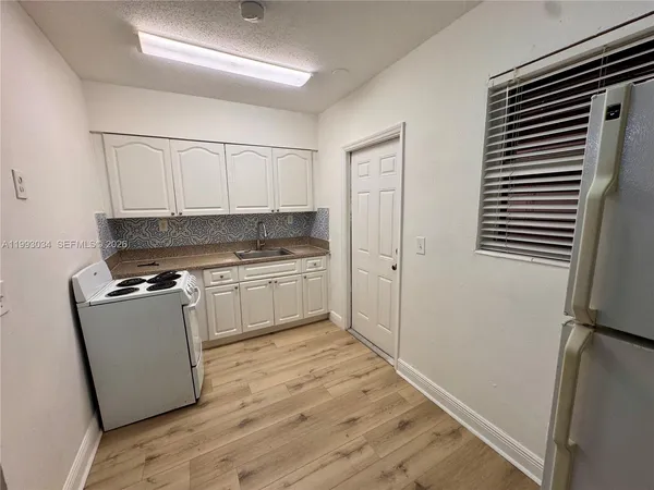 $2,000 | 2240 Northeast 171 Street, Unit 8, North Miami Beach, FL 33160