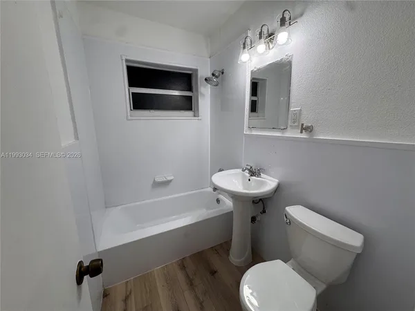 $2,000 | 2240 Northeast 171 Street, Unit 8, North Miami Beach, FL 33160