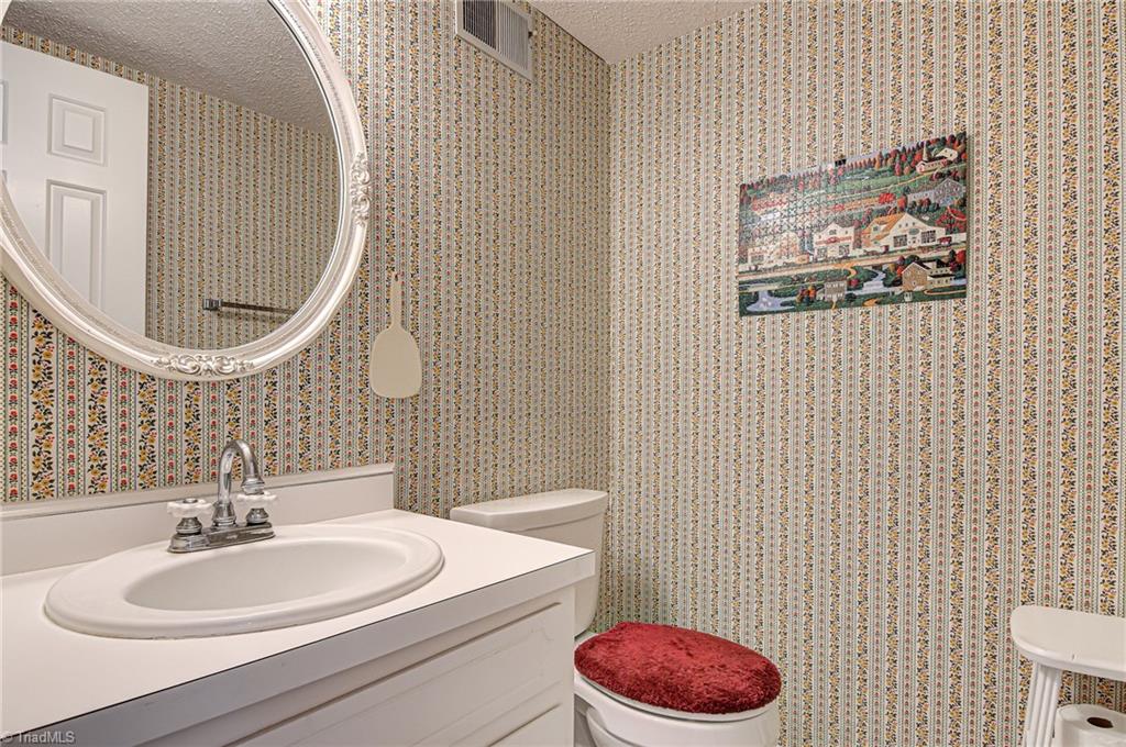 4909 Tower Road, Unit B Greensboro, NC 27410 - Photo 20 of 26 Gallery Image 20
