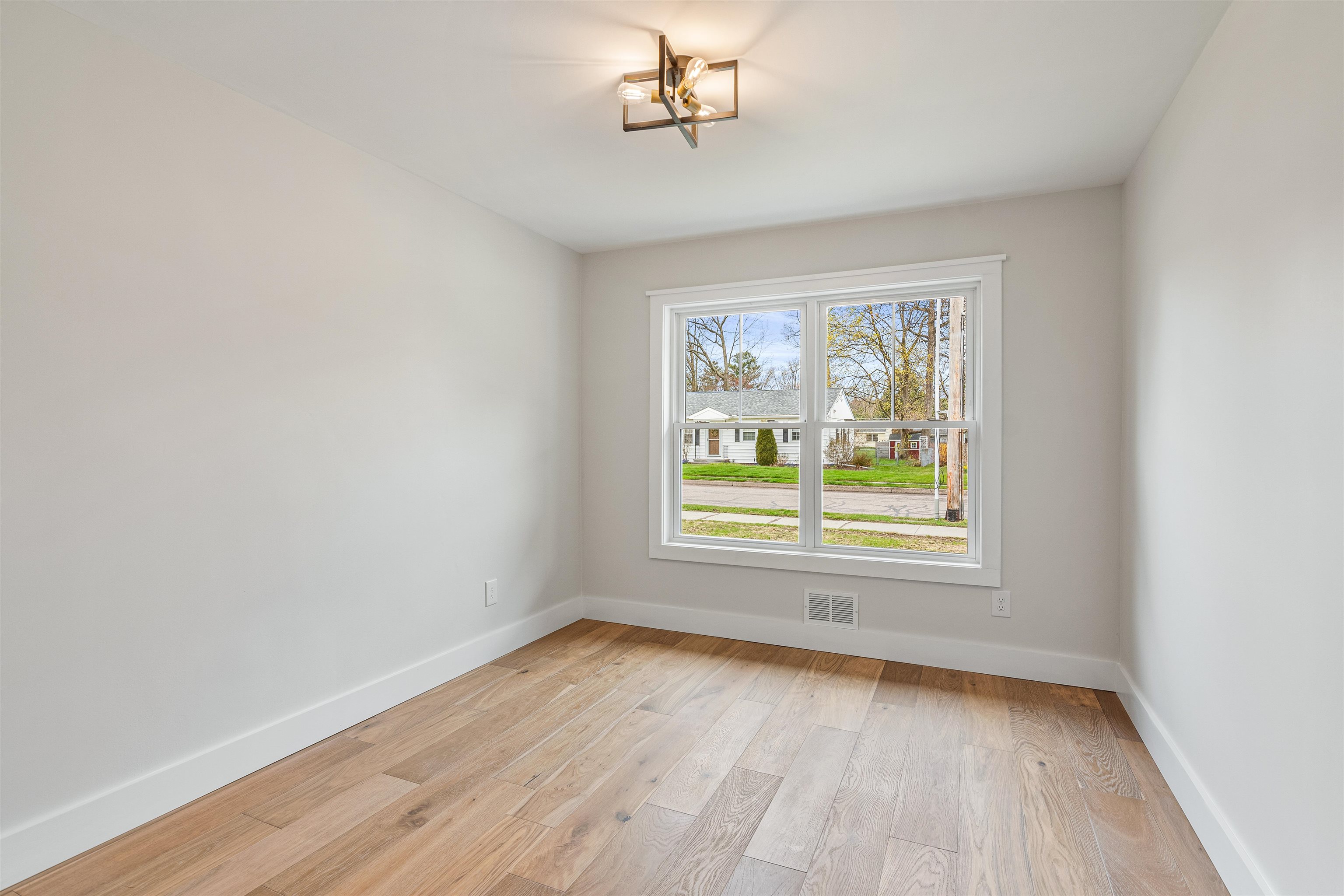 117 Shore Road Burlington, VT 05408 - Photo 23 of 40 Gallery Image 23