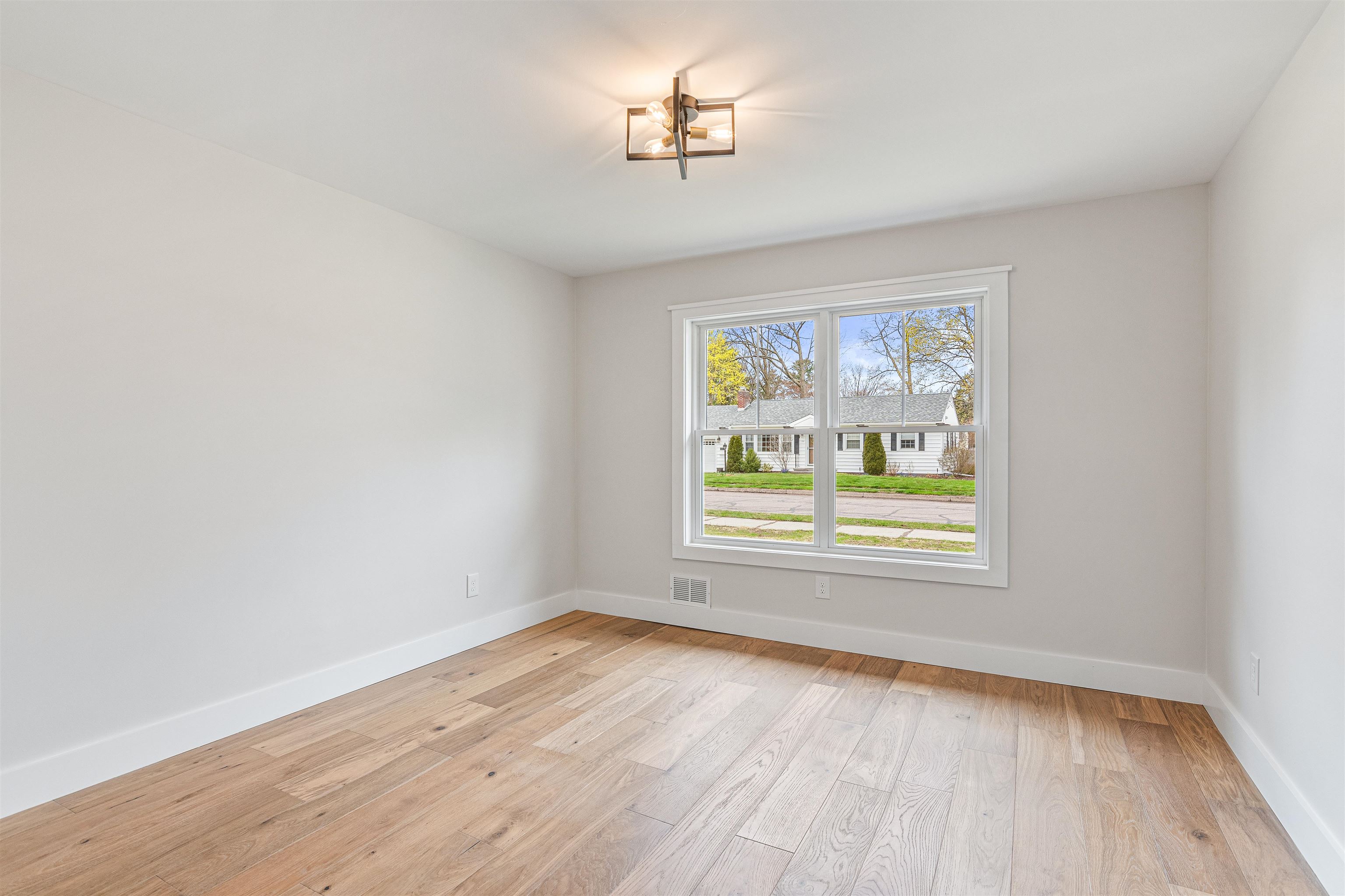 117 Shore Road Burlington, VT 05408 - Photo 34 of 40 Gallery Image 34
