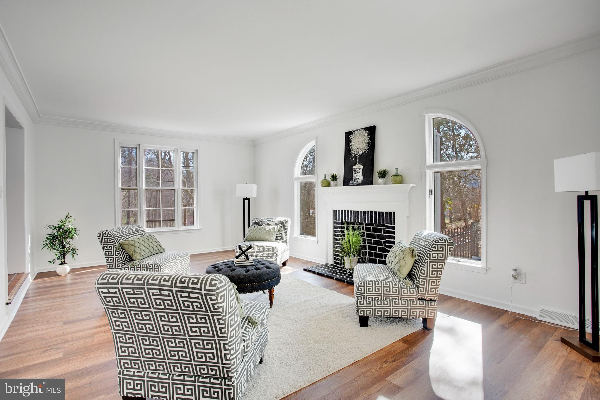 220 Hansell Road Newtown Square, PA 19073 - Photo 16 of 36 Living Room