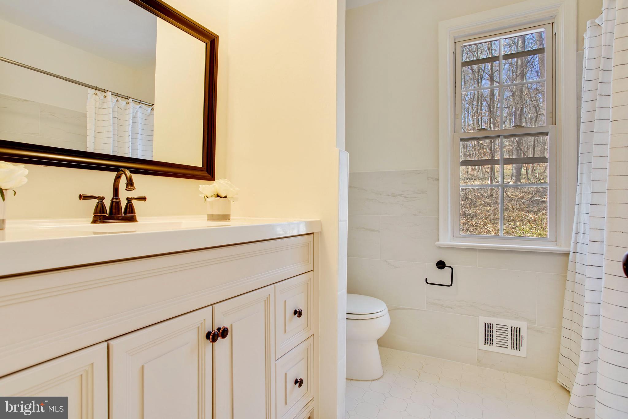 220 Hansell Road Newtown Square, PA 19073 - Photo 25 of 36 Hall Bath