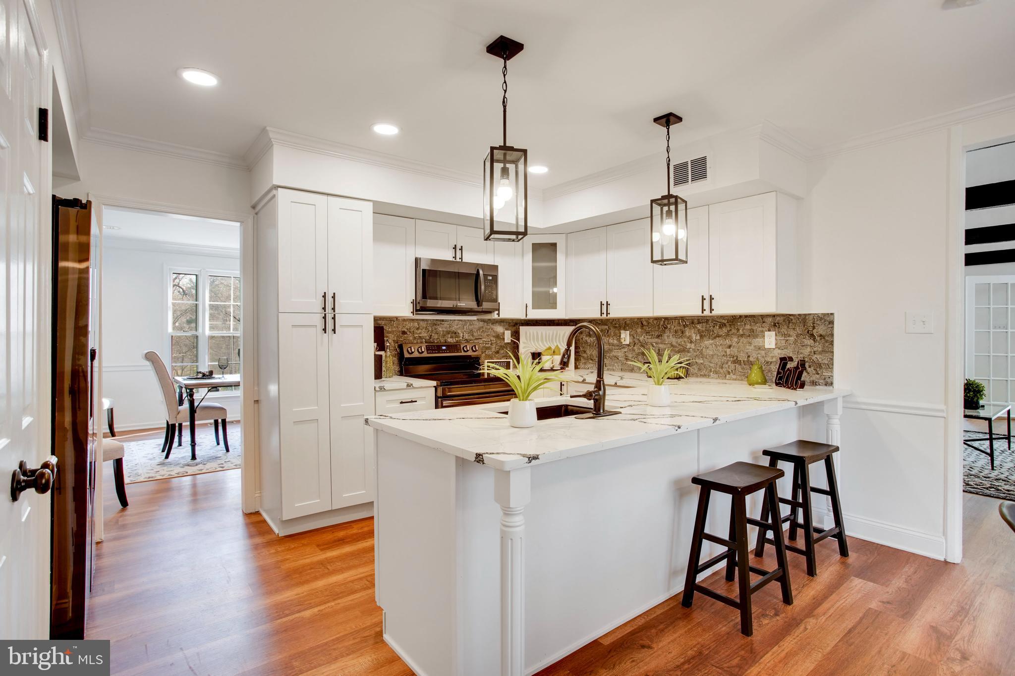 220 Hansell Road Newtown Square, PA 19073 - Photo 6 of 36 Kitchen w/Quartz
Counter
