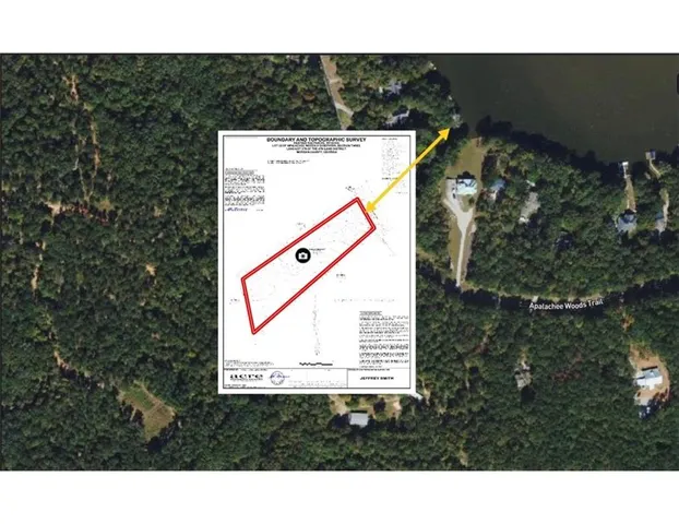 a view of a back yard