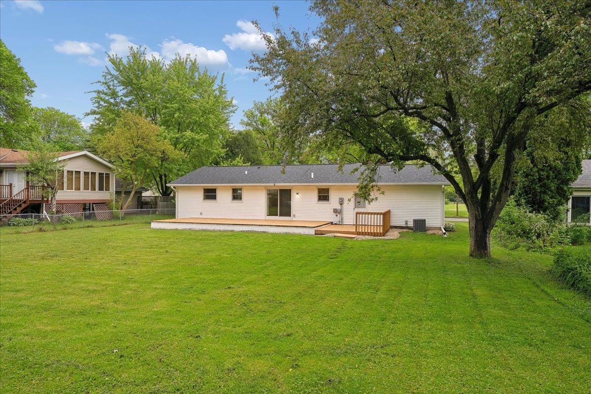 1606 Frisch Road Madison, WI 53711 - Photo 7 of 33