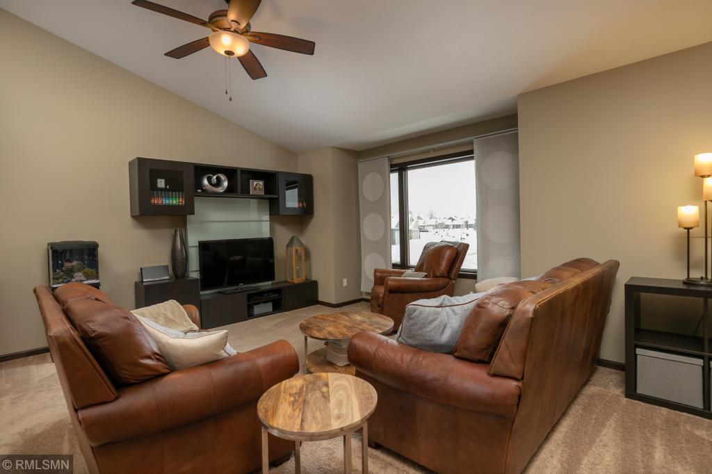 3353 Woodstone Drive Southwest Rochester, MN 55902 - Photo 8 of 33