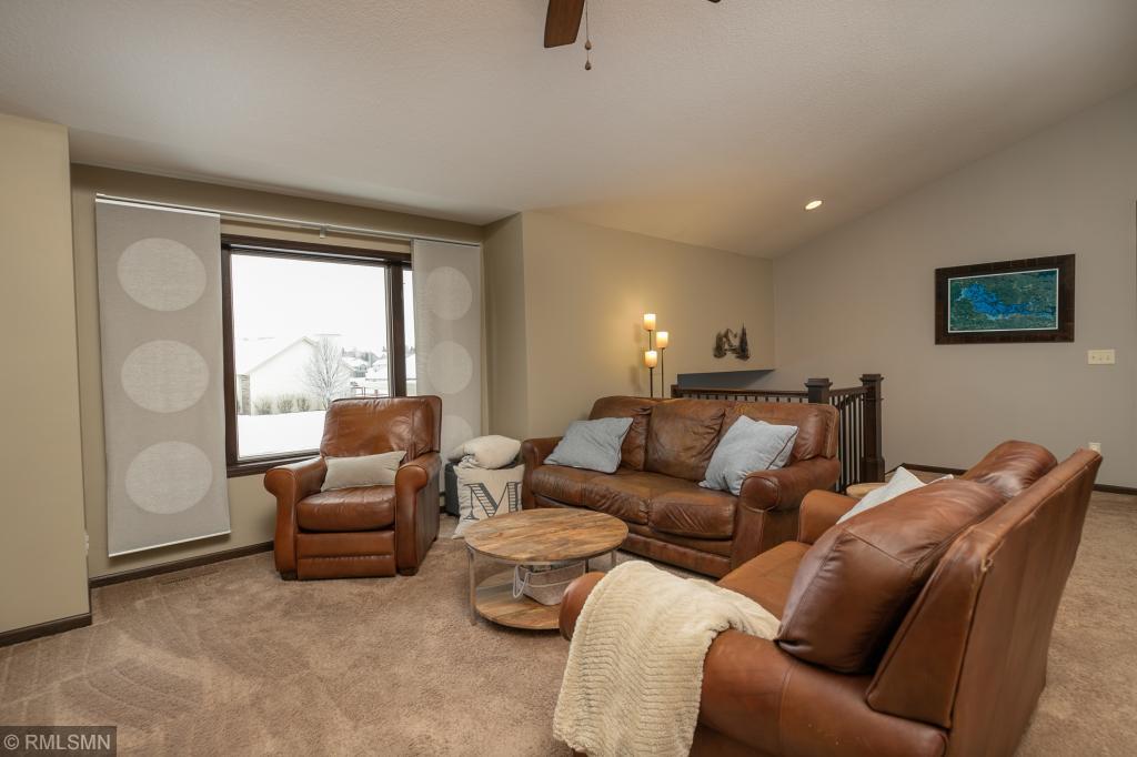 3353 Woodstone Drive Southwest Rochester, MN 55902 - Photo 9 of 33