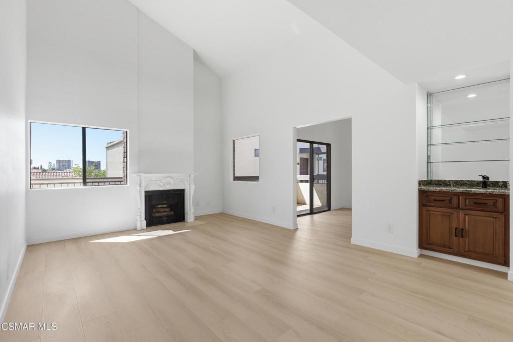 1200 Valley View Road, Unit 304 Glendale, CA 91202 - Photo 2 of 32