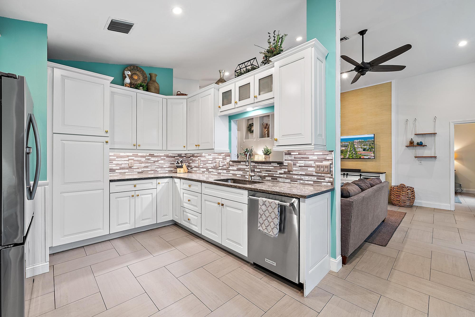 112 Spoonbill Court Jupiter, FL 33458 - Photo 6 of 28 Kitchen