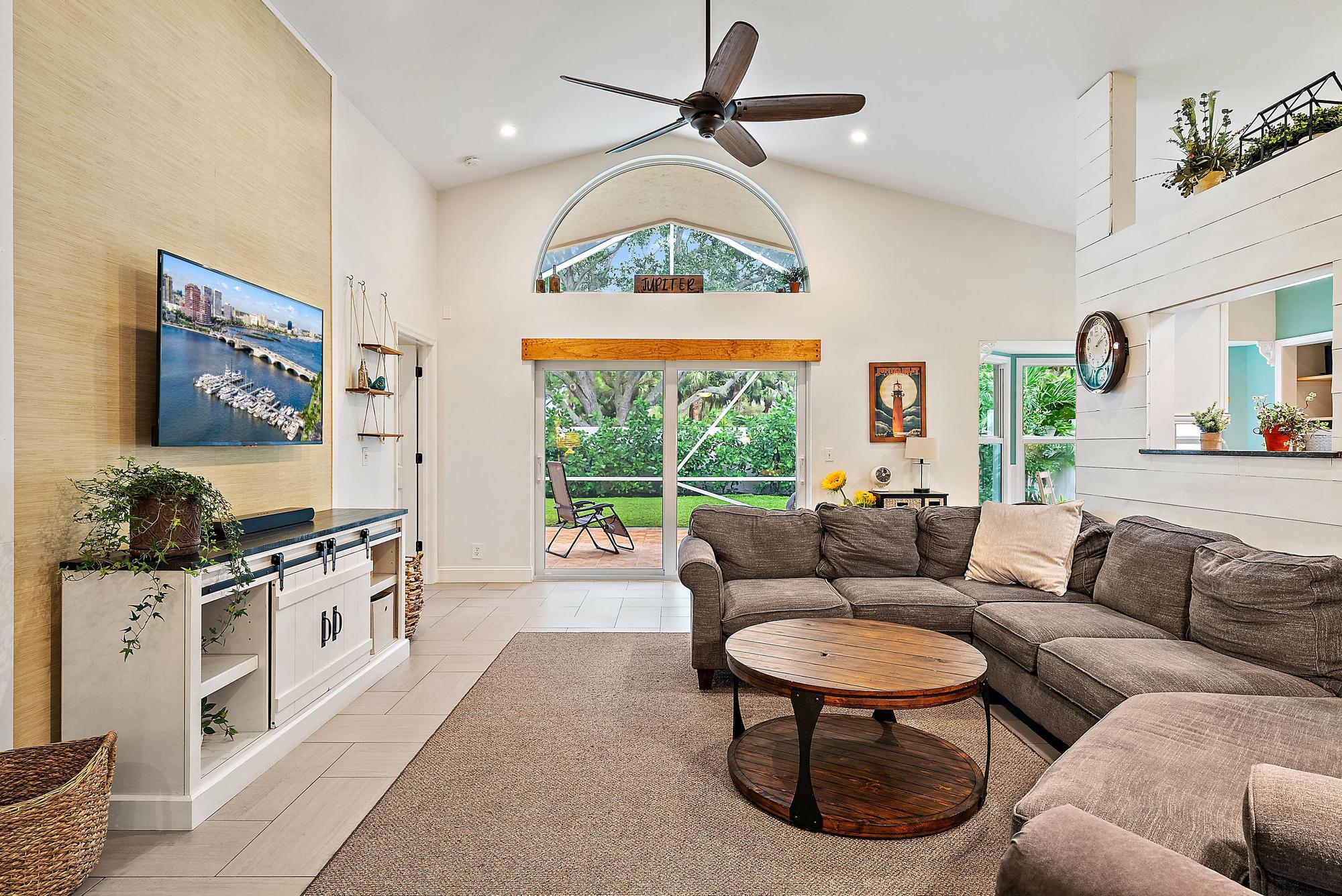 112 Spoonbill Court Jupiter, FL 33458 - Photo 9 of 28 Living room