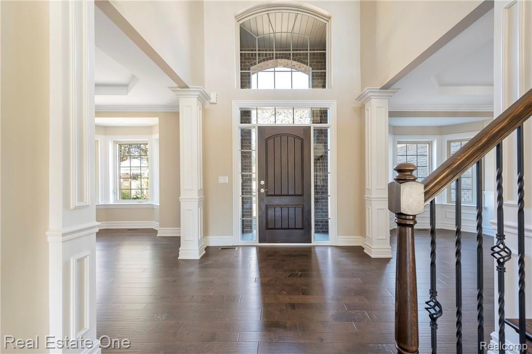 5870 Donaldson Road Troy, MI 48085 - Photo 5 of 47 5870-Donaldson-Dr-Troy-MI-48085-windowstill-5.jpg