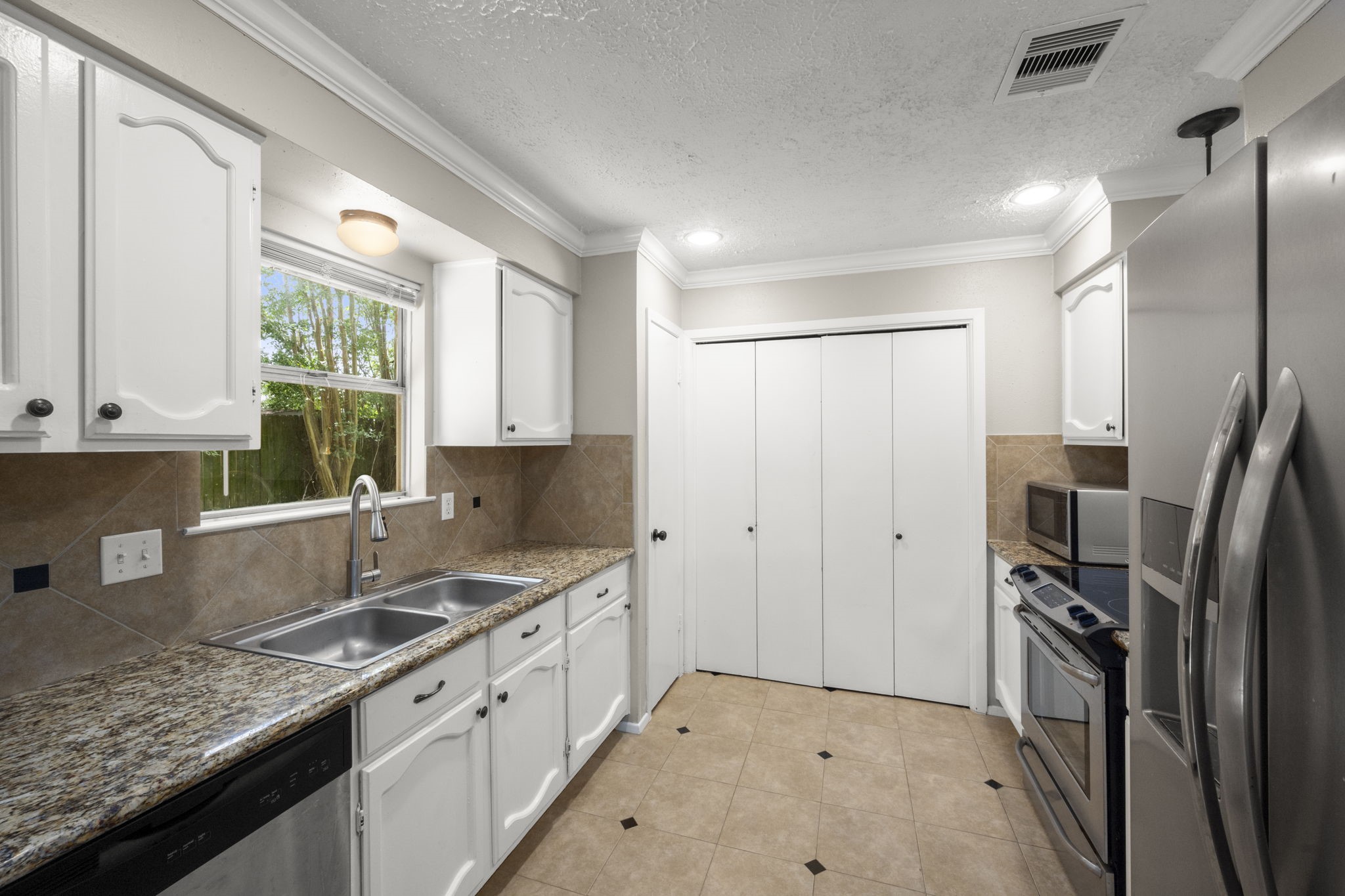 14219 Jaquine Drive Cypress, TX 77429 - Photo 6 of 16 a kitchen with a sink stove and refrigerator