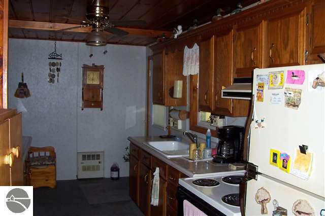 446 Ogemaw Road Rose City, MI 48654 - Photo 7 of 13 1755555-6.JPG