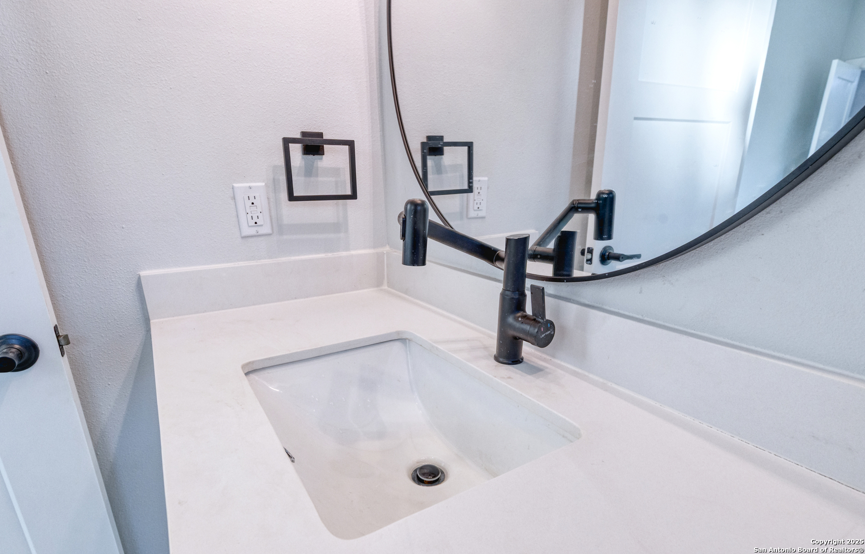 14 Hope Place Uvalde, TX 78801 - Photo 27 of 38 a bathroom with a sink