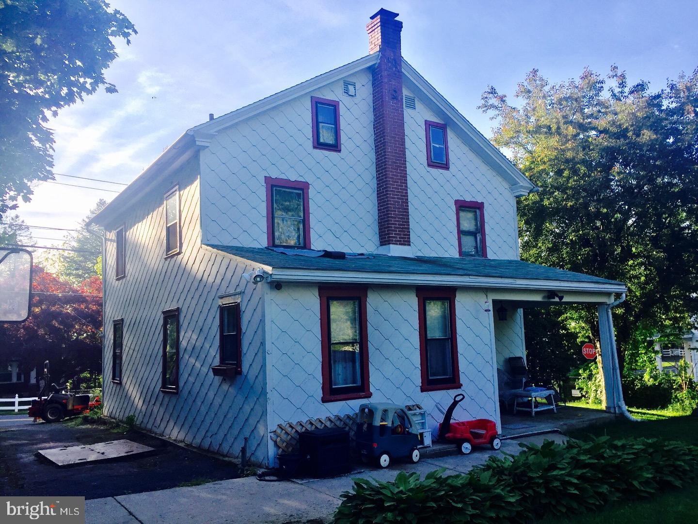 412 Hampshire Road Reading, PA 19608 - Photo 3 of 14
