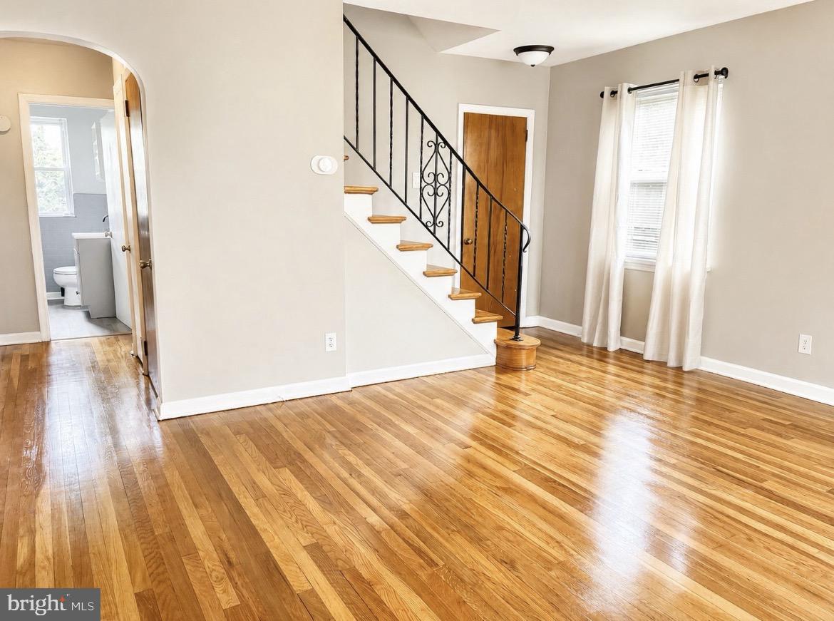 808 Delaware Avenue Riverside, NJ 08075 - Photo 2 of 13 Livingroom
