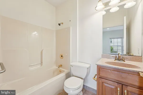 $529,900 | 5 Nottingham Lane, Easton, PA 18045
