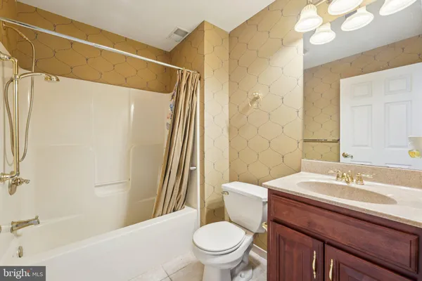 $529,900 | 5 Nottingham Lane, Easton, PA 18045