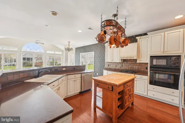 $529,900 | 5 Nottingham Lane, Easton, PA 18045