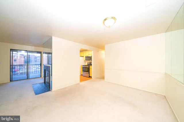 $1,600 | 18110 Chalet Drive, Unit 301, Germantown, MD 20874