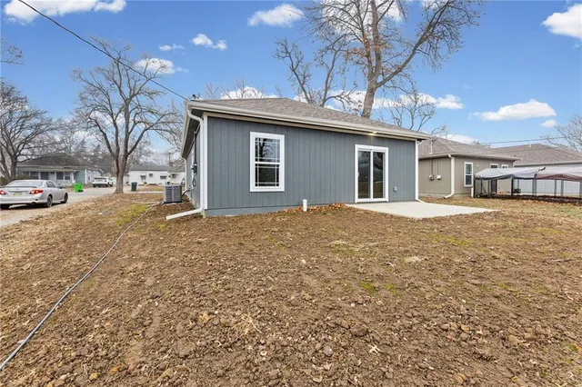 $216,900 | 832 East Hamblin Street, Ottawa, KS 66067